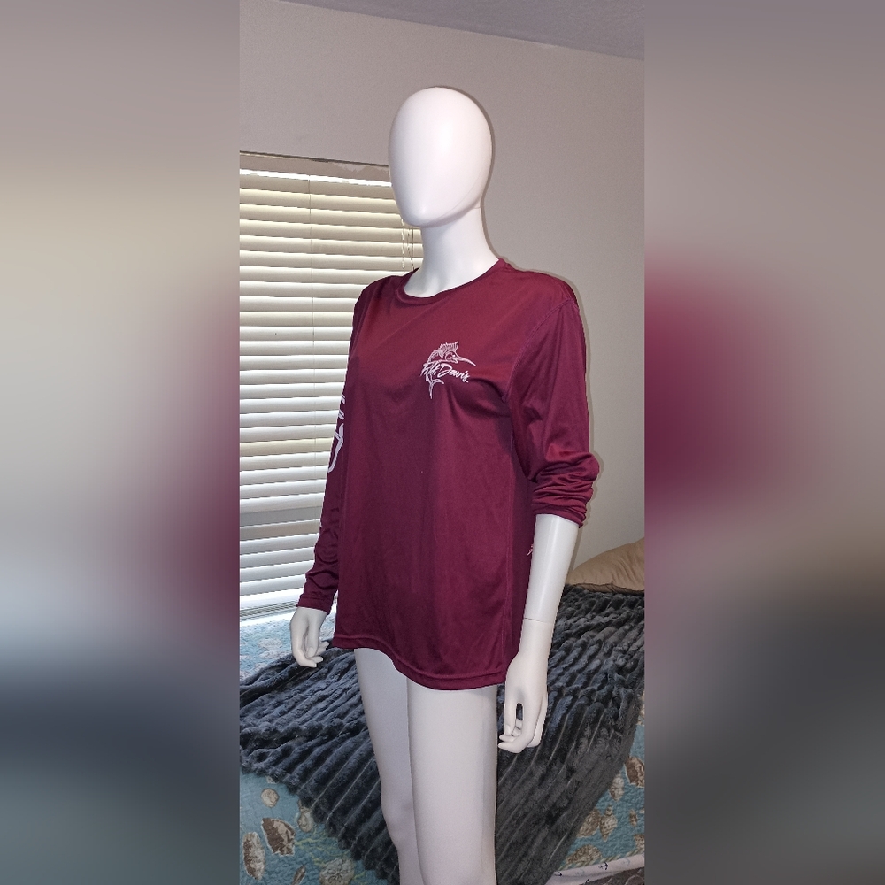 F.H Davis womens Maroon Relaxed fishing Long Sleeve Tee